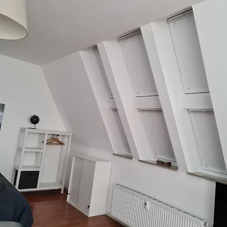 Zentrales Dachgeschoss-apartment 公寓 *