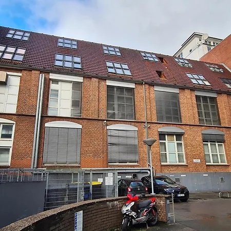 Zentrales Dachgeschoss-apartment شقة *