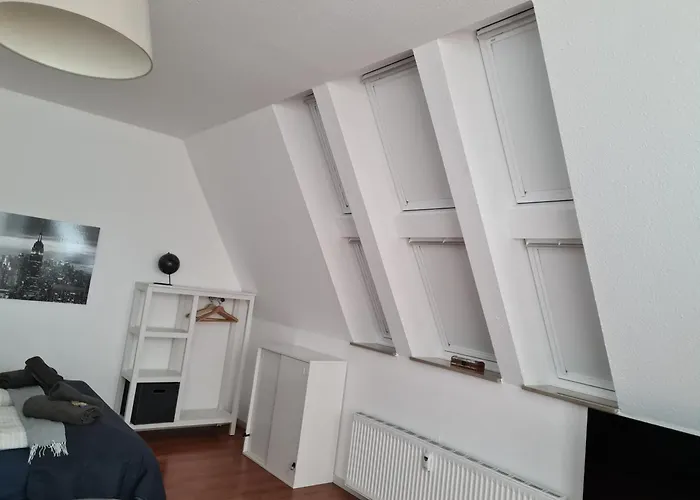 Zentrales Dachgeschoss-apartment Appartement *