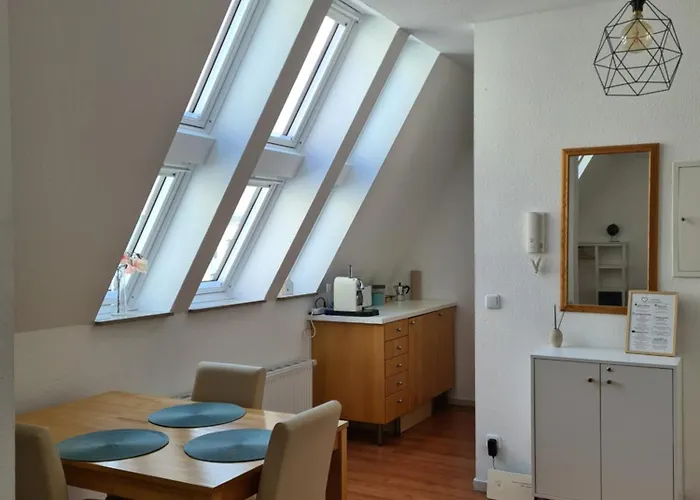 Zentrales Dachgeschoss-apartment *